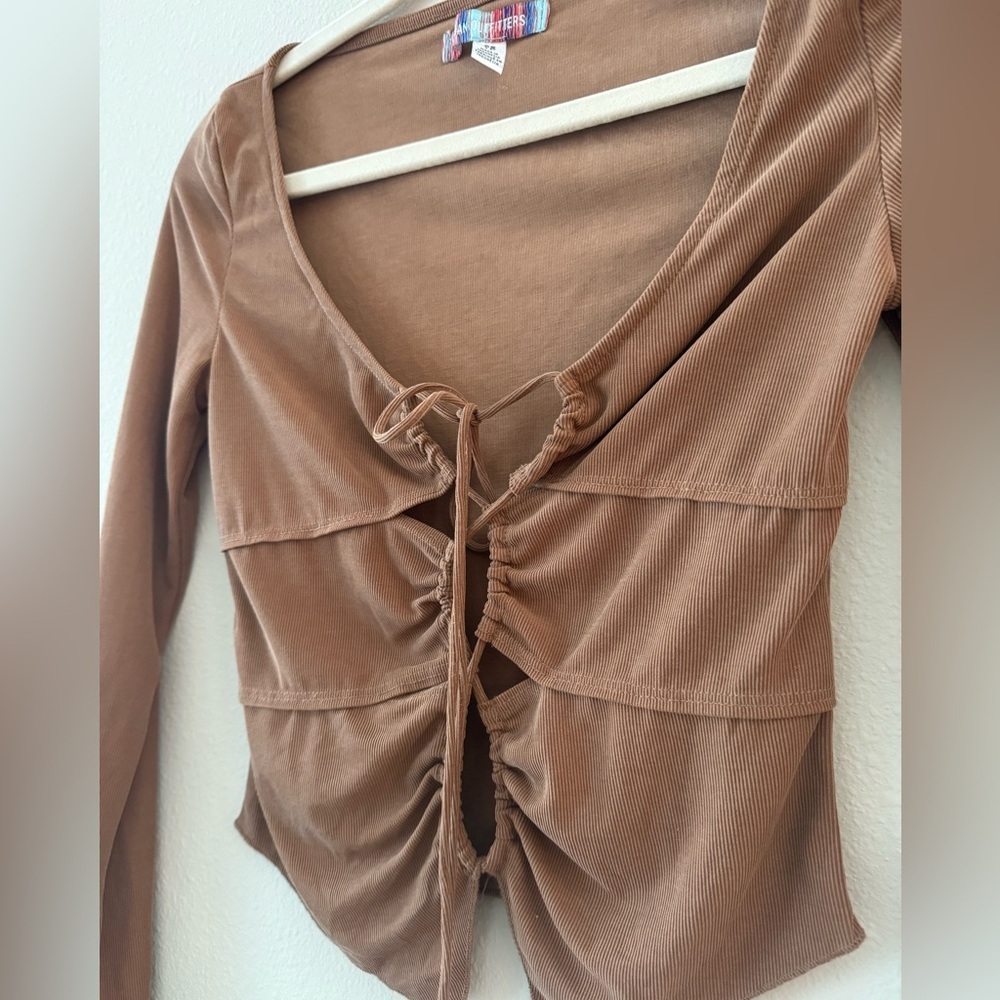 URBAN OUTFITTERS ELENA DRAWSTRING CUTOUT TOP XS - Picture 5 of 6